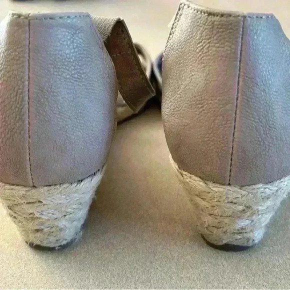 Life Stride Soft System Peep Toe Espadrille Sandal, Bronze, size 7M/37 - Picture 3 of 4